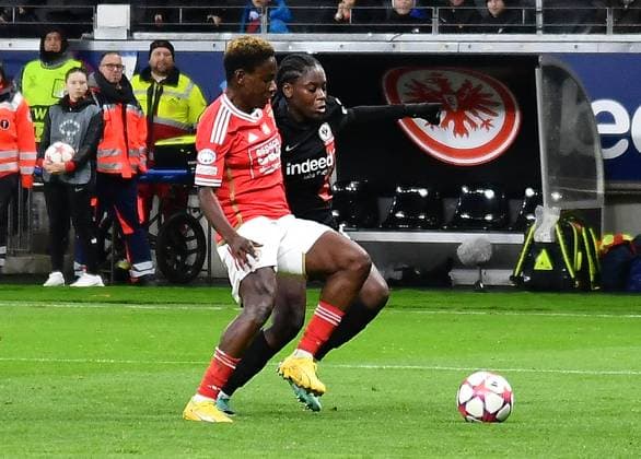 21.12.2023, xhbx, Fussball Champions League Frauen, Eintracht Frankfurt Frauen - SL Benfica Lissabon emspor, v.l. Christy Ucheibe (Benfica Lissabon), Nicole Anyomi (Eintracht Frankfurt Damen) (DFL DFB REGULATIONS PROHIBIT ANY USE OF PHOTOGRAPHS as IMAGE SEQUENCES and or QUASI-VIDEO) Frankfurt am Main