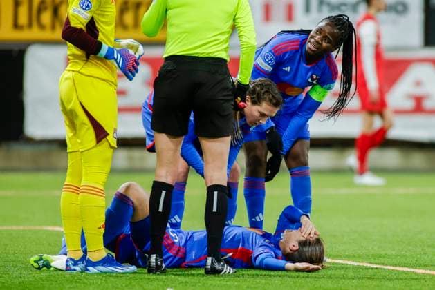 Fu?ball, Frauen, CL, SK Brann Bergen - Olympique Lyon Fotball Champions League kvinner, Brann - Lyon Bergen 20231221. Lyons Damaris Egurrola nede med skade i kampen i gruppespillet i Champions League mellom Brann og Lyon pa Asane Arena. Foto: Paul S. Amundsen NTB Bergen Norge EDITORIAL USE ONLY. RESTRICTED USE FOR BETTING COMPANIES Ref:_SPO_Dgql6oOKB0.jpg  Copyright: xPaulxS.xAmundsenx xNTBx