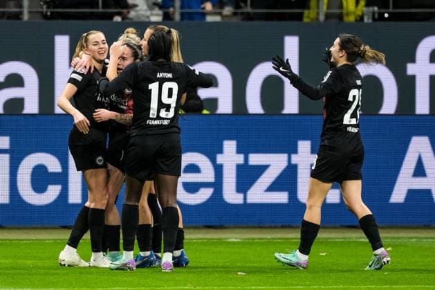 Eintracht Frankfurt jubeln ueber das Tor zum 1:0, GER, Eintracht Frankfurt vs Benfica Lissabon, Fussball, UEFA Womens Champions League, Gruppenphase, 4. Spieltag, Saison 2023 2024, 21.12.2023 GER, Eintracht Frankfurt vs Benfica Lissabon, Fussball, UEFA Womens Champions League, Gruppenphase, 4. Spieltag, Saison 2023 2024, 21.12.2023 Frankfurt Copyright: xEibner-Pressefoto FlorianxWieganx EP_FWD
