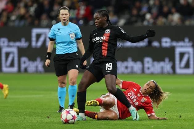 Frankfurt Main Germany 21.12.2023 UEFA Women s Champions League match Grouppe A SGE Eintracht Frankfurt vs SL Benfica in the Deutsche Bank Park, Etonam Nicole Anyomi (Eintracht Frankfurt), Andreia Norton (SL Benfica), Zweikampf, Action, Aktion, Battles for the Ball Copyright: JoaquimxFerreira
