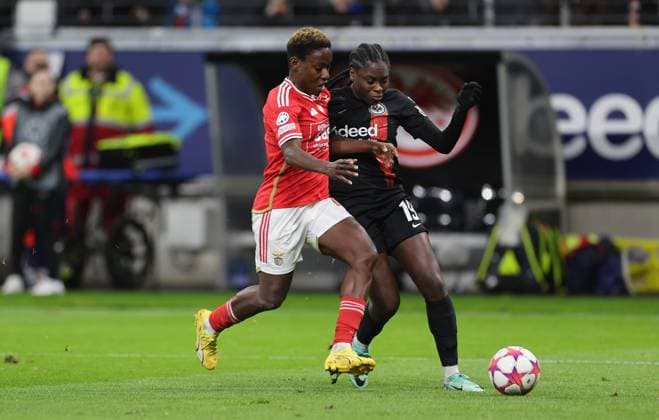 21.12.2023, Fussball Frauen UEFA Womens Champions League UWCL, Eintracht Frankfurt - SL Benfica Lissabon, emonline, emspor, v.l., Christy Ucheibe (SL Benfica Lissabon), Nicola Anyomi (Eintracht Frankfurt) DFL DFB REGULATIONS PROHIBIT ANY USE OF PHOTOGRAPHS AS IMAGE SEQUENCES AND OR QUASI-VIDEO. xdcx Copyright: HMBxMedia