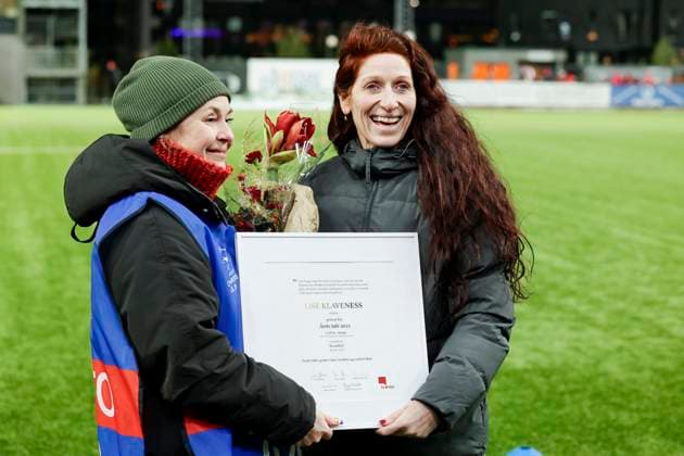 Fu?ball, Frauen, CL, SK Brann Bergen - Olympique Lyon Fotball Champions League kvinner, Brann - Lyon Bergen 20231221. Fotballpresident Lise Klaveness ble overrakt prisen for Arets Tale 2023 i pausen i kampen i gruppespillet i Champions League mellom Brann og Lyon pa Asane Arena. Foto: Paul S. Amundsen NTB Bergen Norge EDITORIAL USE ONLY. RESTRICTED USE FOR BETTING COMPANIES Ref:_SPOZczU8SwUdF4.jpg  Copyright: xPaulxS.xAmundsenx xNTBx