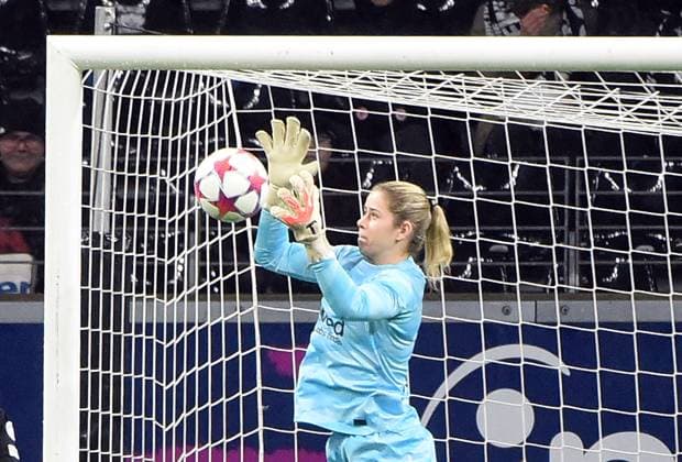 21.12.2023, xhbx, Fussball Champions League Frauen, Eintracht Frankfurt Frauen - SL Benfica Lissabon emspor, v.l. Stina Johannes (Eintracht Frankfurt Damen) (DFL DFB REGULATIONS PROHIBIT ANY USE OF PHOTOGRAPHS as IMAGE SEQUENCES and or QUASI-VIDEO) Frankfurt am Main