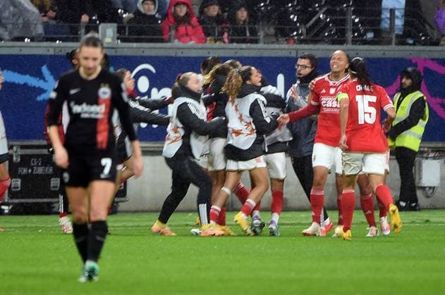 21.12.2023, xhbx, Fussball Champions League Frauen, Eintracht Frankfurt Frauen - SL Benfica Lissabon emspor, v.l. Lara Prasnikar (Eintracht Frankfurt Damen), Torjubel, Goal celebration, celebrate the goal 1:1 durch Nycole Raysla (Benfica Lissabon) (DFL DFB REGULATIONS PROHIBIT ANY USE OF PHOTOGRAPHS as IMAGE SEQUENCES and or QUASI-VIDEO) Frankfurt am Main