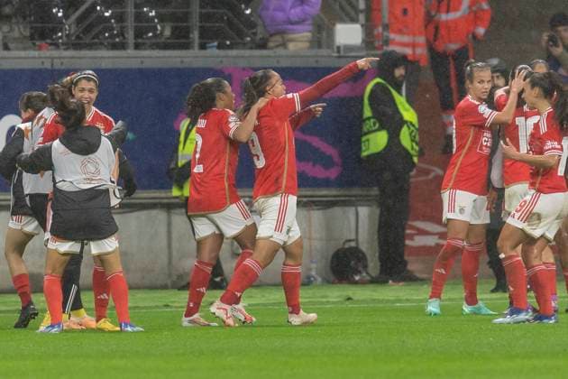 UWCL: Eintracht Frankfurt - Benfica Lissabon, Deutsche Bank Park, Frankfurt, 21.12.2023 Nycole Raysla (Benfica Lissabon 9) & Marie-Yasmine Alidou (Benfica Lissabon 2), Eintracht Frankfurt - Benfica Lissabon, Frankfurt, Deutsche Bank Park, 21.12.2023 Copyright: xBEAUTIFULxSPORTS Gawlikx