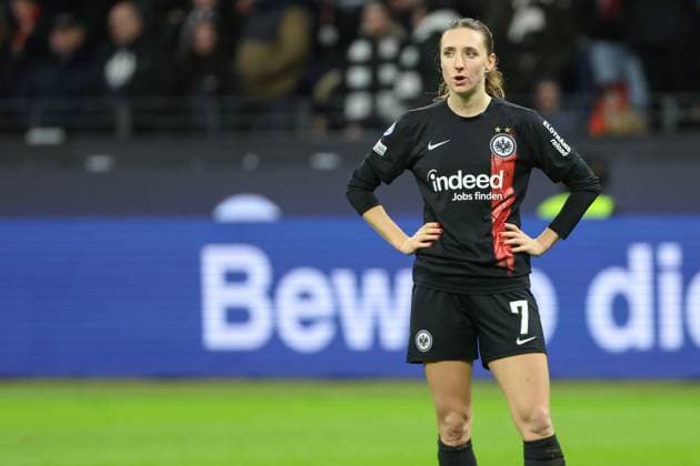 UWCL - Eintracht Frankfurt - Benfica Lissabon am 21.12.2023 im Deutsche Bank Park in Frankfurt Lara Prasnikar (Eintracht Frankfurt 7) unzufrieden, enttäuscht, enttaeuscht, niedergeschlagen