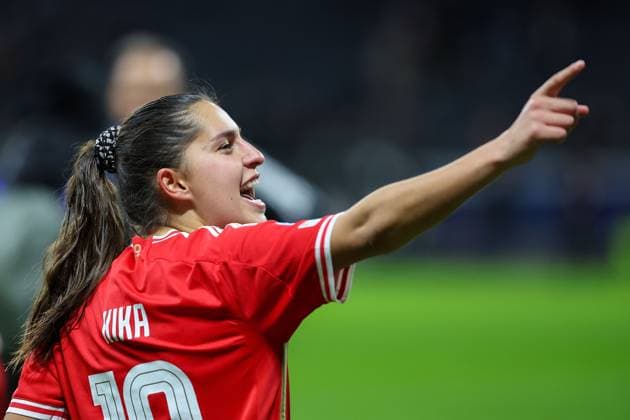 Sport Bilder des Tages Frankfurt Main Germany 21.12.2023 UEFA Women s Champions League match Grouppe A SGE Eintracht Frankfurt vs SL Benfica in the Deutsche Bank Park, Francisca (KIKA) Nazareth (SL Benfica) jubeln jubelt nach Spielende. Copyright: JoaquimxFerreira