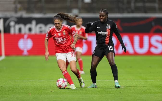 21.12.2023, Fussball Frauen UEFA Womens Champions League UWCL, Eintracht Frankfurt - SL Benfica Lissabon, emonline, emspor, v.l., Ana Seica (SL Benfica Lissabon), Nicola Anyomi (Eintracht Frankfurt) DFL DFB REGULATIONS PROHIBIT ANY USE OF PHOTOGRAPHS AS IMAGE SEQUENCES AND OR QUASI-VIDEO. xdcx Copyright: HMBxMedia