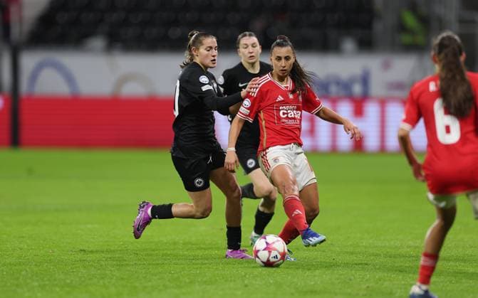 21.12.2023, Fussball Frauen UEFA Womens Champions League UWCL, Eintracht Frankfurt - SL Benfica Lissabon, emonline, emspor, v.l., Carlotta Wamser (Eintracht Frankfurt), Andreia Faria (SL Benfica Lissabon) DFL DFB REGULATIONS PROHIBIT ANY USE OF PHOTOGRAPHS AS IMAGE SEQUENCES AND OR QUASI-VIDEO. xdcx Copyright: HMBxMedia
