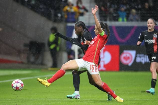21.12.2023, xusrbx, Fussball Champions League Frauen, Eintracht Frankfurt Frauen - SL Benfica Lissabon emspor, v.l. Nicole Anyomi (Eintracht Frankfurt, 19), Carole Costa (Benfica Lissabon, 15), (DFL DFB REGULATIONS PROHIBIT ANY USE OF PHOTOGRAPHS as IMAGE SEQUENCES and or QUASI-VIDEO) Frankfurt am Main