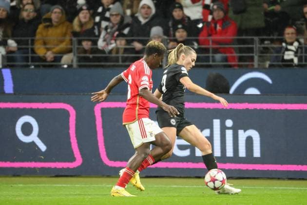 21.12.2023, xusrbx, Fussball Champions League Frauen, Eintracht Frankfurt Frauen - SL Benfica Lissabon emspor, v.l. Christy Ucheibe (Benfica Lissabon, 16), Laura Freigang (Eintracht Frankfurt, 10), (DFL DFB REGULATIONS PROHIBIT ANY USE OF PHOTOGRAPHS as IMAGE SEQUENCES and or QUASI-VIDEO) Frankfurt am Main