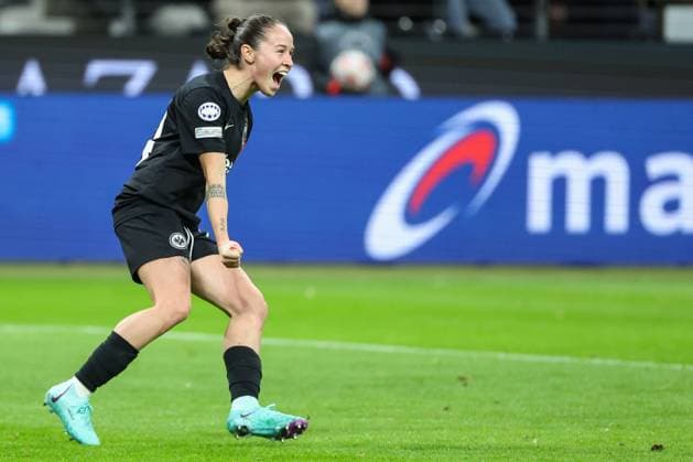 UWCL - Eintracht Frankfurt - Benfica Lissabon am 21.12.2023 im Deutsche Bank Park in Frankfurt Jubel, Torjubel, Torschuetze, Torschütze GÃ raldine Reuteler (Eintracht Frankfurt 14) jubelt nach ihrem Tor zum 1 zu 0