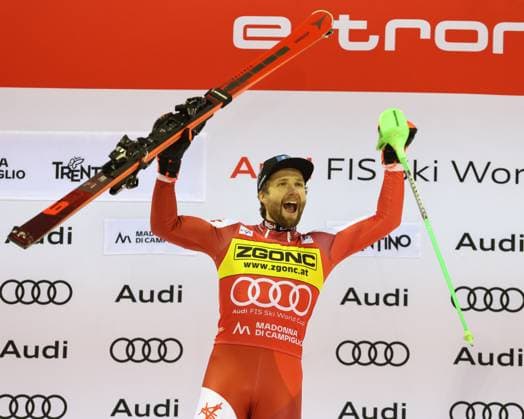 Bilder des Jahres 2023, Sport 12 Dezember Sport Themen der Woche KW51 Sport Bilder des Tages ALPINE SKIING - FIS WC Madonna di Campiglio MADONNA DI CAMPIGLIO,ITALY,22.DEC.23 - ALPINE SKIING - FIS World Cup, night slalom, men. Image shows the rejoicing of Marco Schwarz (AUT).  GEPAxpictures xMathiasxMandl