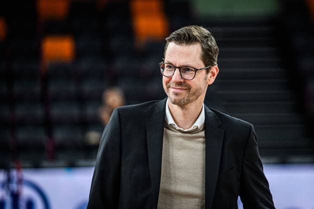 22.12.2023, ratiopharm Arena, Germany, Neu Ulm, ratiopharm ulm vs MLP Academics Heidelberg - Basketball Bundesliga, Sportdirektor Thorsten Leibenath (ratiopharm ulm) Schaut (Foto H. Langer) ratiopharm Arena Neu Ulm Germany *** 22 12 2023, ratiopharm Arena, Germany, Neu Ulm, ratiopharm ulm vs MLP Academics Heidelberg Basketball Bundesliga, Sports Director Thorsten Leibenath ratiopharm ulm Schaut Foto H Langer ratiopharm Arena Neu Ulm Germany 541_ULMHEI20231222_142 Langer-541