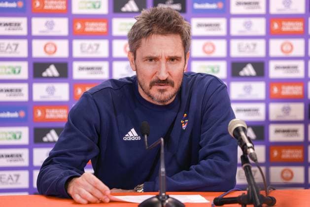 EuroLeague: EA7 Emporio Armani Olimpia Milano vs LDLC Asvel Villeurbanne Italy, Milan, dec 20 2023 2023: Gianmarco Pozzecco (Asvel) EuroLeague press conference, PK, Pressekonferenz post game during basketball game EA7 Emporio Armani Milan vs LDLC Asvel Villeurbanne, EuroLeague 2023-24 round 15 Milan Lombardy Italy Copyright: xFabrizioxAndreaxBertanix