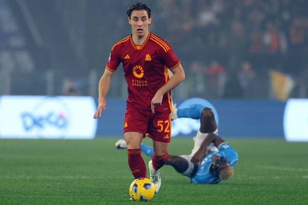 Italian soccer Serie A match - AS Roma vs SSC Napoli Rome, Italy 23.12.2023: Edoardo Bove of Roma in action during the Italian Serie A TIM 2023-2024 Championship football match between AS Roma vs Napoli at Olympic Stadium in Rome. Rome Italy  Copyright: xIPAxSport ABACAx