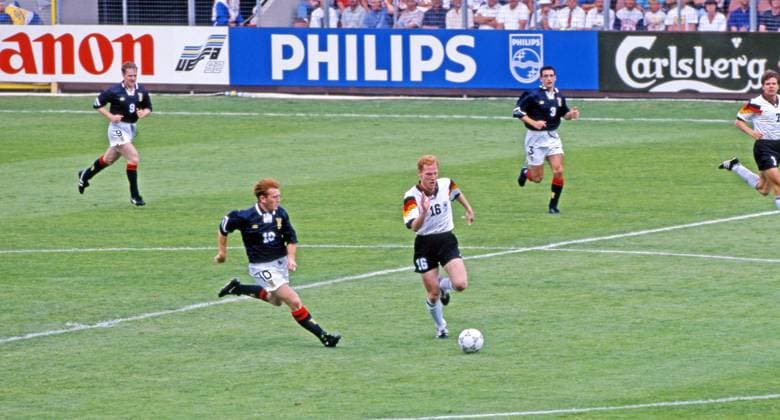 15.06.92 Deutschland - Schottland Schweden, Nörrköping, 15.06.1992, Fussball, EM 1992 in Schweden, Deutschland - Schottland (2:0): v.l. Stuart McCall (Schottland), Matthias Sammer (Deutschland).