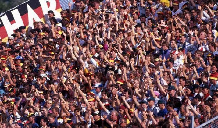 15.06.92 Deutschland - Schottland Schweden, Nörrköping, 15.06.1992, Fussball, EM 1992 in Schweden, Deutschland - Schottland (2:0): Deutschland Fans Fahnen Schals.