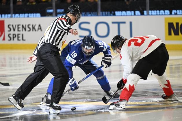 Gothenburg, Sweden 20231226 Finlands Konsta Helenius and Canadas Conor Geekie during the IIHF World Junior Championship group A Ice hockey, Eishockey match between Finland and Canada at Scandinavium in Gothenburg, Sweden December 26, 2023. Gothenburg Sweden x9200x