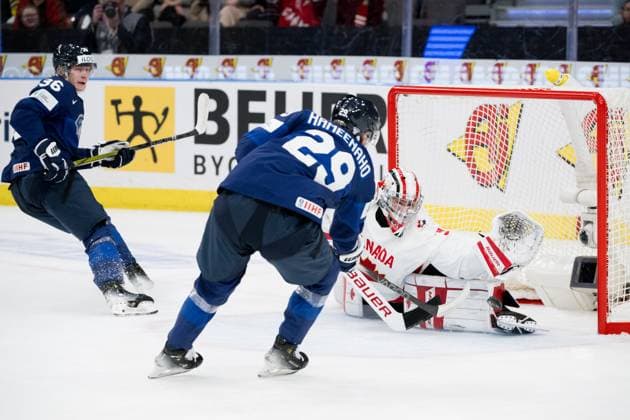 231226 Goaltender Mathis Rousseau of Canada with a save during the 2024 IIHF World Junior Championship game between Finland and Canada on December 26, 2023 in Gothenburg. Photo: Carl Sandin BILDBYRAN kod CS CS0473 ishockey Ice hockey, Eishockey jvm junior-vm u20 2024 iihf world junior championship world juniors finland canada kanada 1 bbeng bbauto Copyright: CARLxSANDIN BB231226CS022
