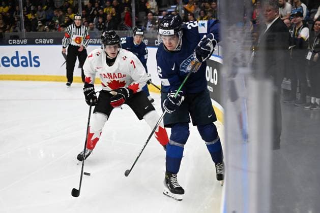 Gothenburg, Sweden 20231226 Canada s Jorian Donovan and Finland s Kasper Halttunen during the IIHF World Junior Championship group A Ice hockey, Eishockey match between Finland and Canada at Scandinavium in Gothenburg, Sweden December 26, 2023. Gothenburg Sweden x9200x