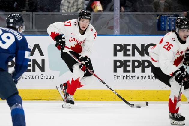 231226 Easton Cowan of Canada during the 2024 IIHF World Junior Championship game between Finland and Canada on December 26, 2023 in Gothenburg. Photo: Carl Sandin BILDBYRAN kod CS CS0473 ishockey, Ice hockey, Eishockey jvm, junior-vm, u20, 2024 iihf world junior Copyright: CARLxSANDIN BB231226CS047