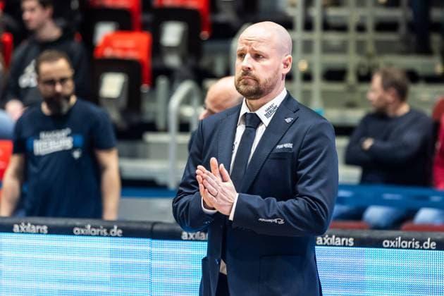 26.12.2023, easyCredit Basketball Bundesliga, BBL, Saison 2023 2024, Herren, Niners Chemnitz - HAKRO Merlins Crailsheim, Copyright. Alexander Trienitz. Jussi Laakso (Head Coach), HAKRO Merlins Crailsheim