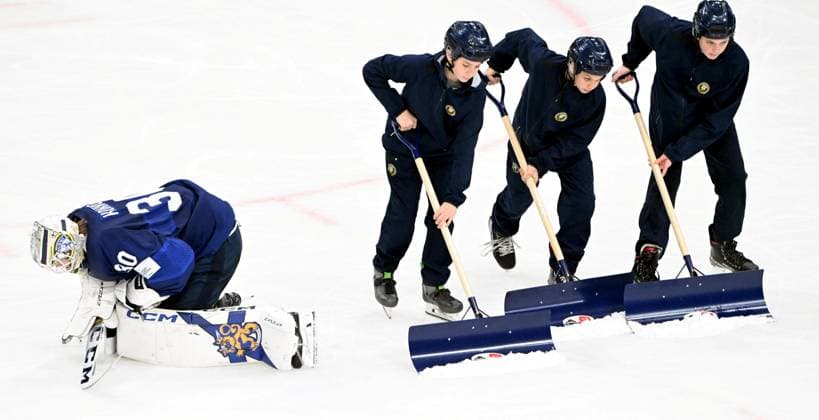 Sport Themen der Woche KW52 Goalkeeper Niklas Kokko of Team Finland attends warm-ups ahead of Ice hockey, Eishockey 2024 IIHF World Junior U20 Championship tournament match between Finland and Canada in Gothenburg, Sweden, on December 26, 2023. Gothenburg Sweden LKLAPJ20231226174334C456  Copyright: xJussixNukarix LKLAPJ20231226174334C456