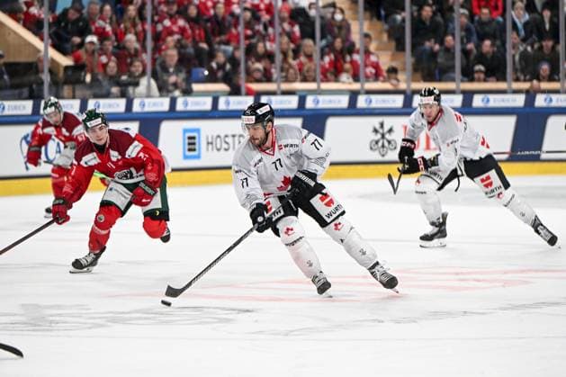 26.12.2023, Davos, Eisstadion Davos, Spengler Cup: Frölunda HC - Team Canada, 77 Colton Sceviour (Team Canada) Davos Eisstadion Davos Graubünden Switzerland Copyright: xJustPictures.ch AndreaxBrancax jp-en-AnBr-AB_26122023_AAB_3509