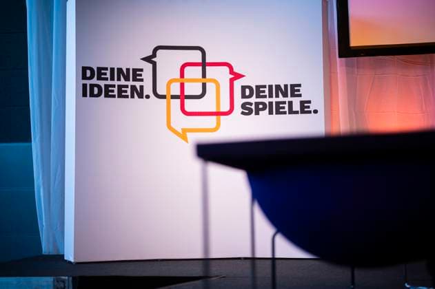 05.11.2023 - Dialogforum des DOSB zu einer Olympia-Bewerbung in München: Schriftzug und Logo, Symbol Olympia, DOSB, Olympische Spiele in Deutschland, München. Das Motto: Deine Ideen. Deine Spiele. München Bayern Deutschland Kleine Olympiahalle