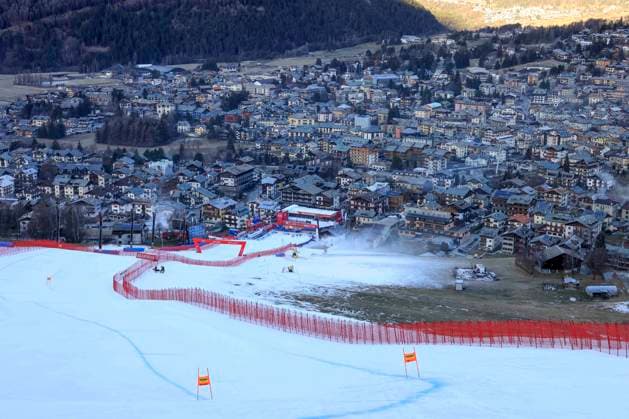 ALPINE SKIING - FIS WC Bormio BORMIO,ITALY,27.DEC.23 - ALPINE SKIING - FIS World Cup, downhill, training, men. Image shows an overview of the race course, the finishing area and the village of Bormio.  GEPAxpictures xMarioxBuehner-Weinrauch
