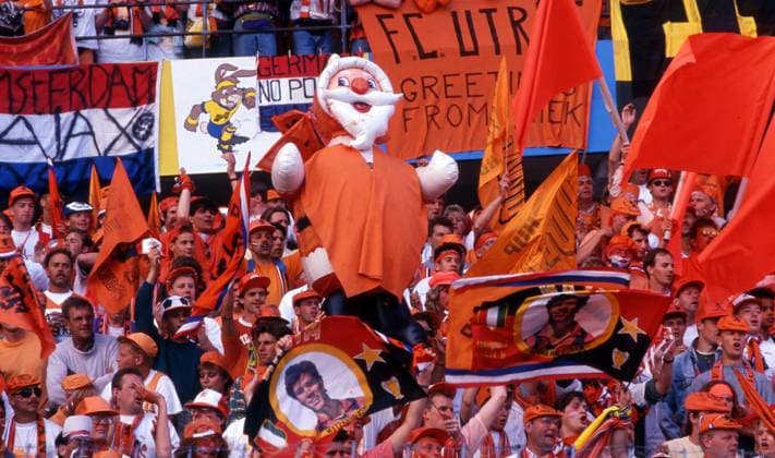 18.06.92 Niederlande - Deutschland Schweden, Göteborg, 17.06.1992, Fussball, EM 1992 in Schweden, Niederlande - Deutschland (3:1): Niederlande Fans. *** 18 06 92 Netherlands Germany Sweden, Gothenburg, 17 06 1992, Football, European Championship 1992 in Sweden, Netherlands Germany 3 1 Netherlands Fans