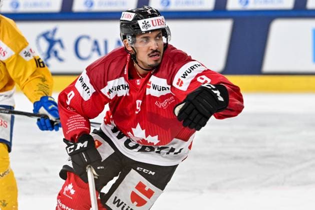 28.12.2023, Davos, Eisstadion Davos, Spengler Cup: Team Canada - HC Davos, 9 Michael Joly (Team Canada) Davos Eisstadion Davos Graubünden Switzerland Copyright: xJustPictures.ch AndreaxBrancax jp-en-AnBr-AB_28122023_AAB_5709