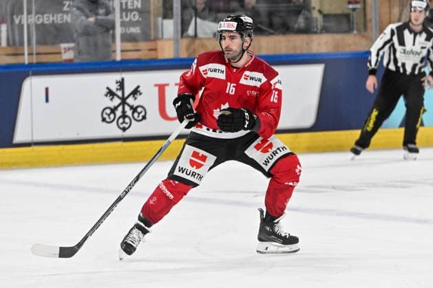 28.12.2023, Davos, Eisstadion Davos, Spengler Cup: Team Canada - HC Davos, 16 Joey LaLeggia (Team Canada) Davos Eisstadion Davos Graubünden Switzerland Copyright: xJustPictures.ch AndreaxBrancax jp-en-AnBr-AB_28122023_AAB_6062