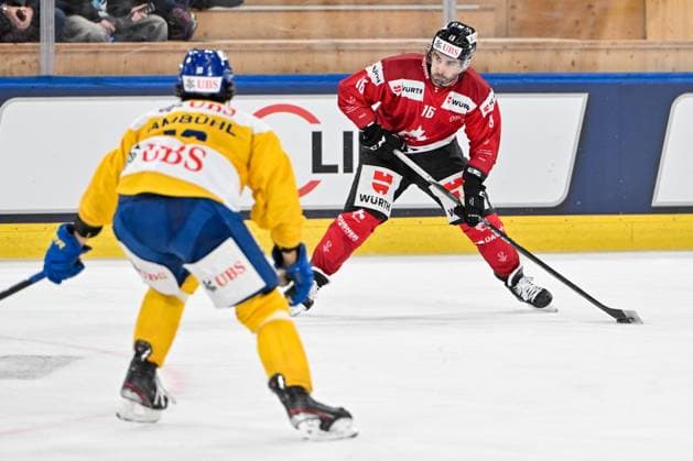 28.12.2023, Davos, Eisstadion Davos, Spengler Cup: Team Canada - HC Davos, 16 Joey LaLeggia (Team Canada) Davos Eisstadion Davos Graubünden Switzerland Copyright: xJustPictures.ch AndreaxBrancax jp-en-AnBr-AB_28122023_AAB_6265