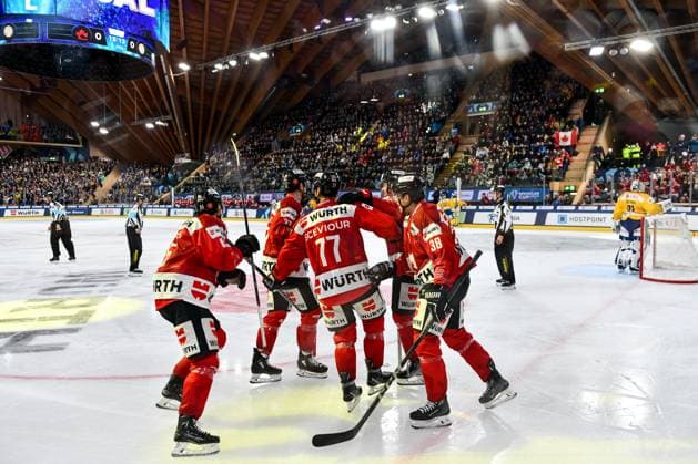28.12.2023, Davos, Eisstadion Davos, Spengler Cup: Team Canada - HC Davos, Canada celebrate the 1:0 goal Davos Eisstadion Davos Graubünden Switzerland Copyright: xJustPictures.ch AndreaxBrancax jp-en-AnBr-AB_28122023_DSC_6802
