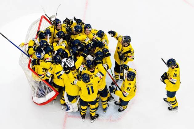 Sport Themen der Woche KW52 Sport Bilder des Tages 231228 Players of Sweden celebrate after the 2024 IIHF World Junior Championship game between Germany and Sweden on December 28, 2023 in Gothenburg. Photo: Jesper Zerman BILDBYRAN kod JZ JZ0471 ishockey Ice hockey, Eishockey jvm junior-vm u20 2024 iihf world junior championship world juniors tyskland germany sverige sweden bbeng jubel *** 231228 Players of Sweden celebrate after the 2024 IIHF World Junior Championship game between Germany and Sweden on December 28, 2023 in Gothenburg Photo Jesper Zerman BILDBYRAN kod JZ JZ0471 ishockey ice hockey jvm junior vm u20 2024 iihf world junior championship world juniors germany sverige sweden bbeng jubel  Copyright: JESPERxZERMAN BB231228JZ174