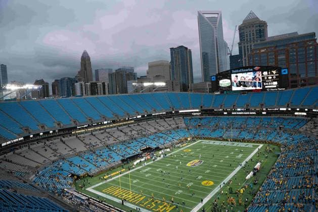 December 27, 2023, Charlotte, NC, USA: December 27, 2023: Pregame during the West Virginia University Mountaineers (WVU) vs the University of North Carolina Tar Heels in Charlotte, NC at Bank of America Stadium in the DukeÃ¢â‚¬â ¢s Mayo Bowl. Bradley Martin Apparent Media Group Charlotte USA - ZUMAa234 20231227_zsa_a234_003 Copyright: xAMGx