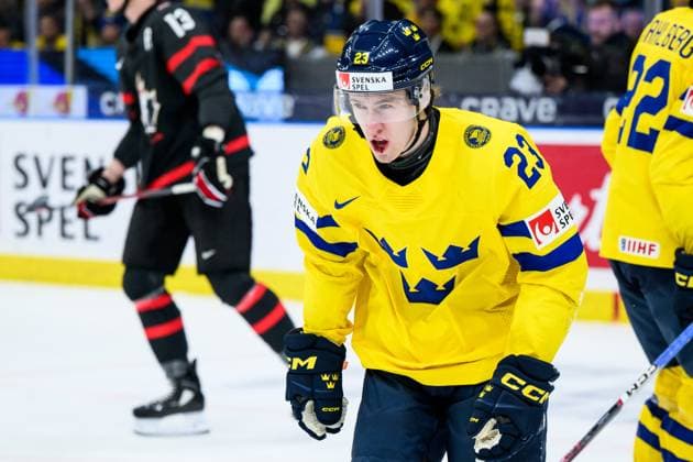 231229 Jonathan Lekkerimäki of Sweden in pain during the 2024 IIHF World Junior Championship game between Canada and Sweden on December 29, 2023 in Gothenburg. Photo: Jesper Zerman BILDBYRAN kod JZ JZ0472 ishockey Ice hockey, Eishockey jvm junior-vm u20 2024 iihf world junior championship world juniors canada kanada sverige sweden bbeng bbauto depp skada Copyright: JESPERxZERMAN BB231229JZ120