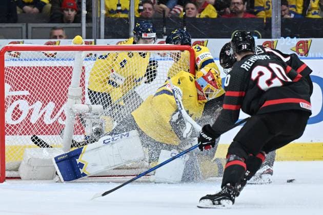 GOTHENBURG, SWEDEN 20231229 Sweden s Hugo Hävelid during the IIHF World Junior Championship group A Ice hockey, Eishockey match between Canada and Sweden at Scandinavium in Gothenburg, Sweden December 29, 2023. GOTHENBURG SWEDEN x9200x