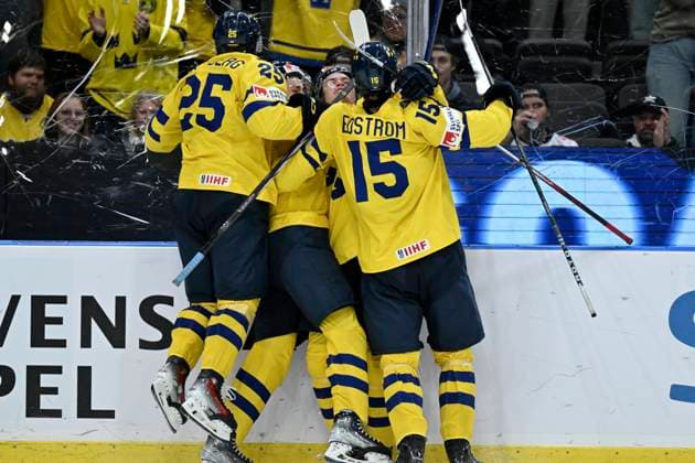 GOTHENBURG, SWEDEN 20231229 Sweden s Tom Willander scores 0-1 and celebrates with Sweden s Otto Stenberg and David Edstrom during the IIHF World Junior Championship group A Ice hockey, Eishockey match between Canada and Sweden at Scandinavium in Gothenburg, Sweden December 29, 2023. GOTHENBURG SWEDEN x9200x