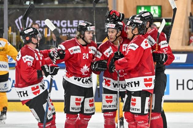 29.12.2023, Davos, Eisstadion Davos, Spengler Cup: Team Canada - KalPa Kuopio, 21 Jonathan Ang (Team Canada) celebrate his goal with 24 Ty Smith (Team Canada) and 9 Michael Joly (Team Canada) Davos Eisstadion Davos Graubünden Switzerland Copyright: xJustPictures.ch AndreaxBrancax jp-en-AnBr-AB_29122023_AAB_9997