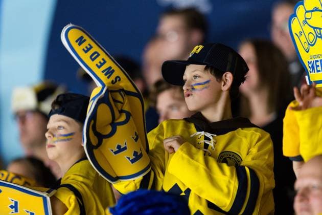 Sport Bilder des Tages 231229 A Swedish fan in the stands during the 2024 IIHF World Junior Championship game between Canada and Sweden on December 29, 2023 in Gothenburg. Photo: Michael Erichsen BILDBYRAN COP 89 JZ0472 ishockey Ice hockey, Eishockey jvm junior-vm u20 2024 iihf world junior championship world juniors canada kanada sverige sweden bbeng Copyright: MICHAELxERICHSEN BB231229MI031