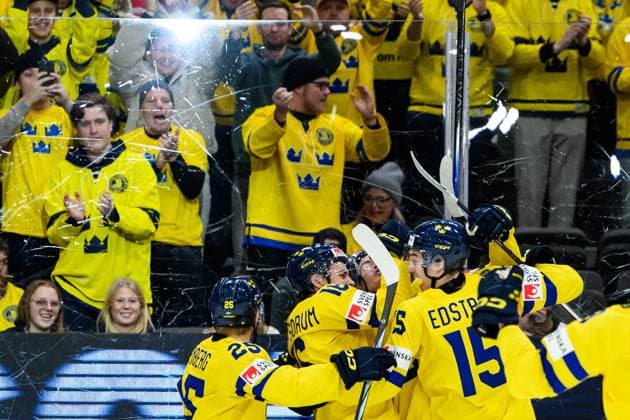 231229 Tom Willander of Sweden celebrates the 0-1 goal during the 2024 IIHF World Junior Championship game between Canada and Sweden on December 29, 2023 in Gothenburg. Photo: Jesper Zerman BILDBYRAN kod JZ JZ0472 ishockey Ice hockey, Eishockey jvm junior-vm u20 2024 iihf world junior championship world juniors canada kanada sverige sweden bbeng bbauto jubel Copyright: JESPERxZERMAN BB231229JZ216