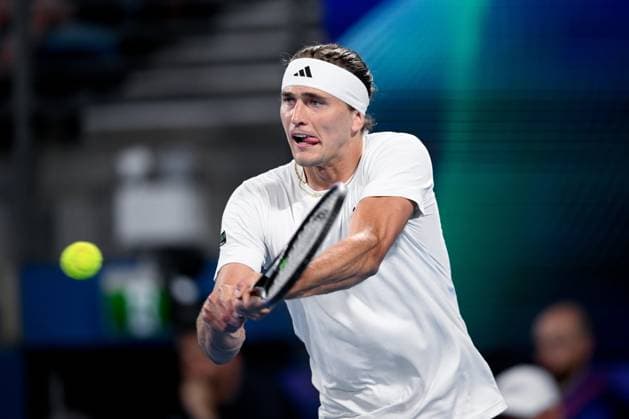 Sport Themen der Woche KW52 Sport Bilder des Tages TENNIS UNITED CUP SYDNEY, Alexander Zverev of Germany in action against Lorenzo Sonego of Italy during the Group D men s tennis match of the 2024 United Cup at Ken Rosewall Arena in Sydney, Saturday, December 30, 2023. ( NO ARCHIVING, EDITORIAL USE ONLY, NO USE IN BOOKS WITHOUT CONSENT SYDNEY NEW SOUTH WALES AUSTRALIA  Copyright: xSTEVENxMARKHAMx 20231230001883249850