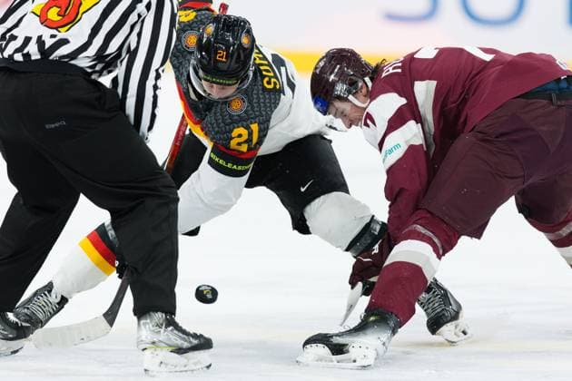 Sport Themen der Woche KW52 Sport Bilder des Tages 231230 Julius Sumpf of Germany Rainers Rullers of Latvia during the 2024 IIHF World Junior Championship game between Germany and Latvia on December 30, 2023 in Gothenburg. Photo: Michael Erichsen BILDBYRAN COP 89 MI0591 ishockey Ice hockey, Eishockey jvm junior-vm u20 2024 iihf world junior championship world juniors tyskland germany lettland latvia bbeng *** 231230 Julius Sumpf of Germany Rainers Rullers of Latvia during the 2024 IIHF World Junior Championship game between Germany and Latvia on December 30, 2023 in Gothenburg Photo Michael Erichsen BILDBYRAN COP 89 MI0591 ishockey ice hockey jvm junior vm u20 2024 iihf world junior championship world juniors germany germany latvia bbeng  Copyright: MICHAELxERICHSEN BB231230MI048