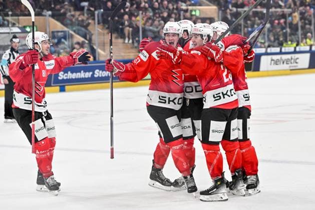 30.12.2023, Davos, Eisstadion Davos, Spengler Cup: HC Dynamo Pardubice - Team Canada, Pardubice celebrate a goal Davos Eisstadion Davos Graubünden Switzerland Copyright: xJustPictures.ch AndreaxBrancax jp-en-AnBr-AB_30122023_AAB_6314