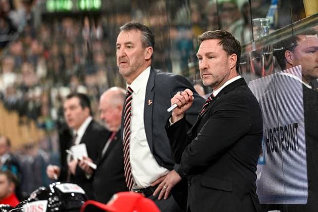 30.12.2023, Davos, Eisstadion Davos, Spengler Cup: HC Dynamo Pardubice - Team Canada, assistant coach Jeff Tomlinson (Team Canada) Davos Eisstadion Davos Graubünden Switzerland Copyright: xJustPictures.ch AndreaxBrancax jp-en-AnBr-AB_30122023_AAB_5591