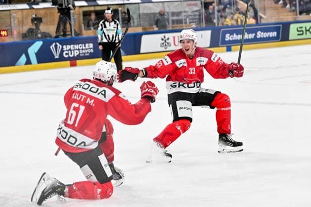30.12.2023, Davos, Eisstadion Davos, Spengler Cup: HC Dynamo Pardubice - Team Canada, 33 Jan Kostalek (Dynamo Pardubice) and 61 Martin Kaut (Dynamo Pardubice) celebrate a goal Davos Eisstadion Davos Graubünden Switzerland Copyright: xJustPictures.ch AndreaxBrancax jp-en-AnBr-AB_30122023_AAB_6266