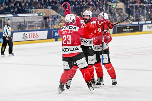 30.12.2023, Davos, Eisstadion Davos, Spengler Cup: HC Dynamo Pardubice - Team Canada, 33 Jan Kostalek (Dynamo Pardubice) and 61 Martin Kaut (Dynamo Pardubice) and 23 Lukas Sedlak (Dynamo Pardubice) celebrate a goal Davos Eisstadion Davos Graubünden Switzerland Copyright: xJustPictures.ch AndreaxBrancax jp-en-AnBr-AB_30122023_AAB_6288